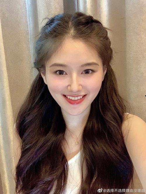 吃瓜网红情侣,网红情侣的甜蜜日常揭秘